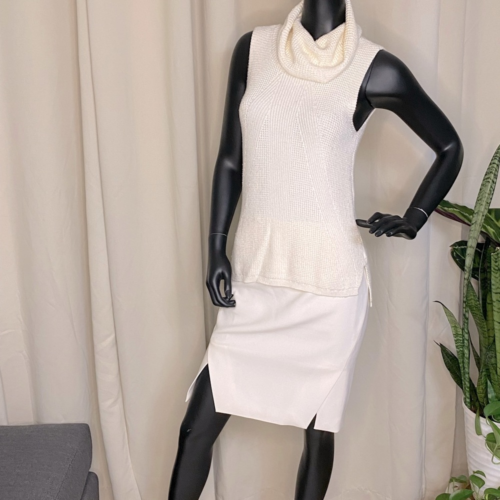 White House Black Market; pencil Skirt, size 0